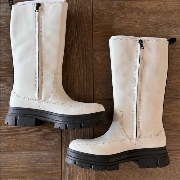 UGG Women's Cream and Black Winter Boots - Picture 3 of 14